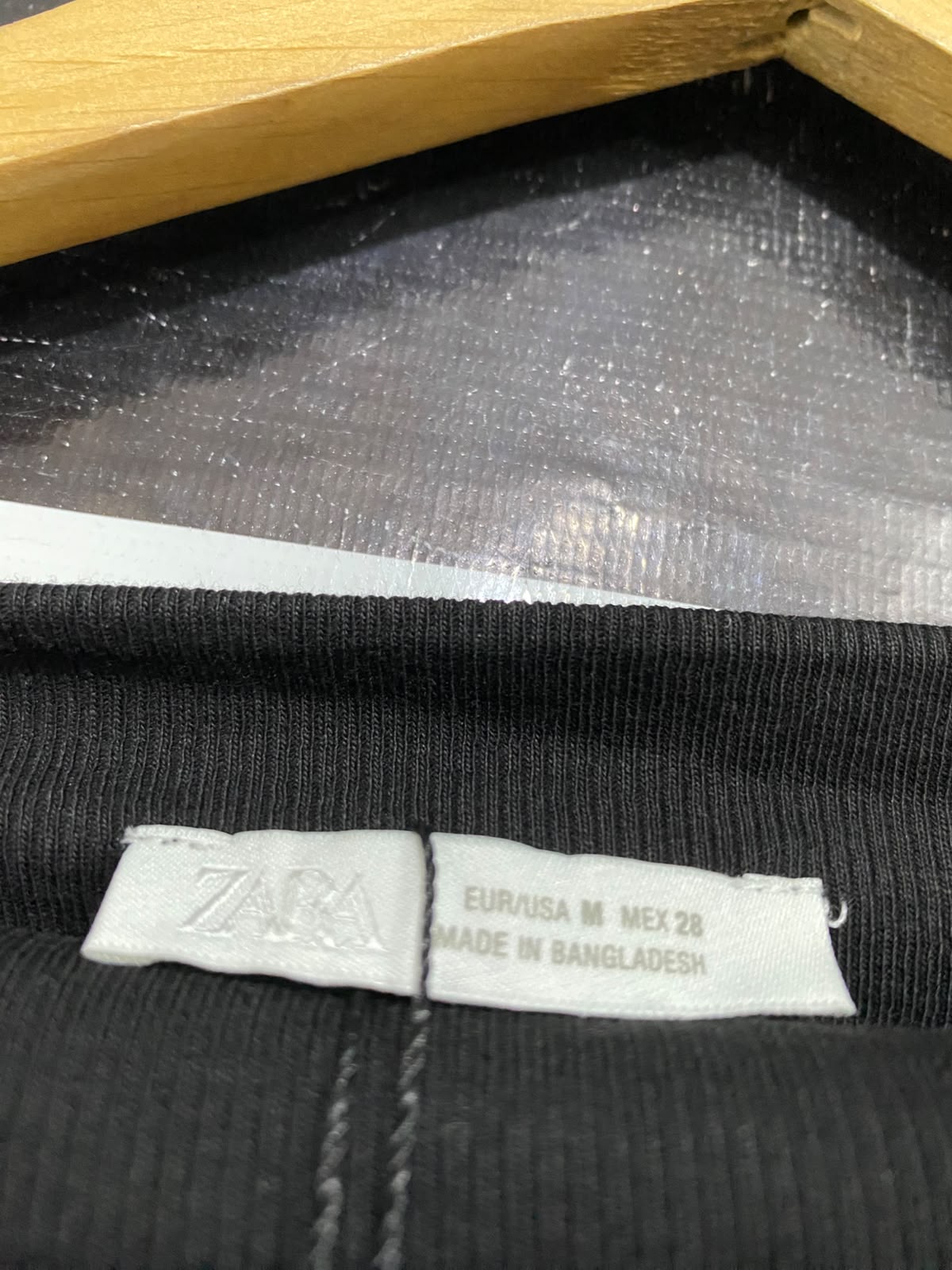 ZARA |M| BUST 15| A52| BLACK ZARA BOAT-NECK CAP-SLEEVE TECHNICAL UTILITY TOP