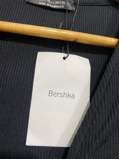 BERSHKA |S| BUST 14| A52| BLACK BERSHKA V-NECK O-RING FRONT TECHNICAL UTILITY CROP TOP