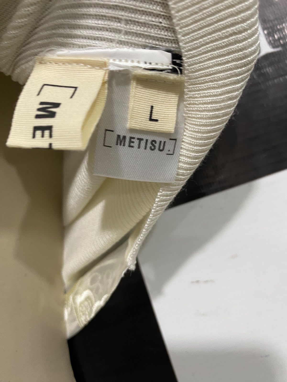 METISU |L| A52| CREAM BUTTERFLY-EMBROIDERED MESH TWO-PIECE TECHNICAL UTILITY DRESS SET