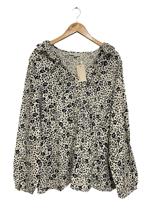 CAPSULE |XL| BUST 24| A53| BLACK AND WHITE ANIMAL-PRINT RUFFLE-COLLAR TECHNICAL UTILITY BLOUSE
