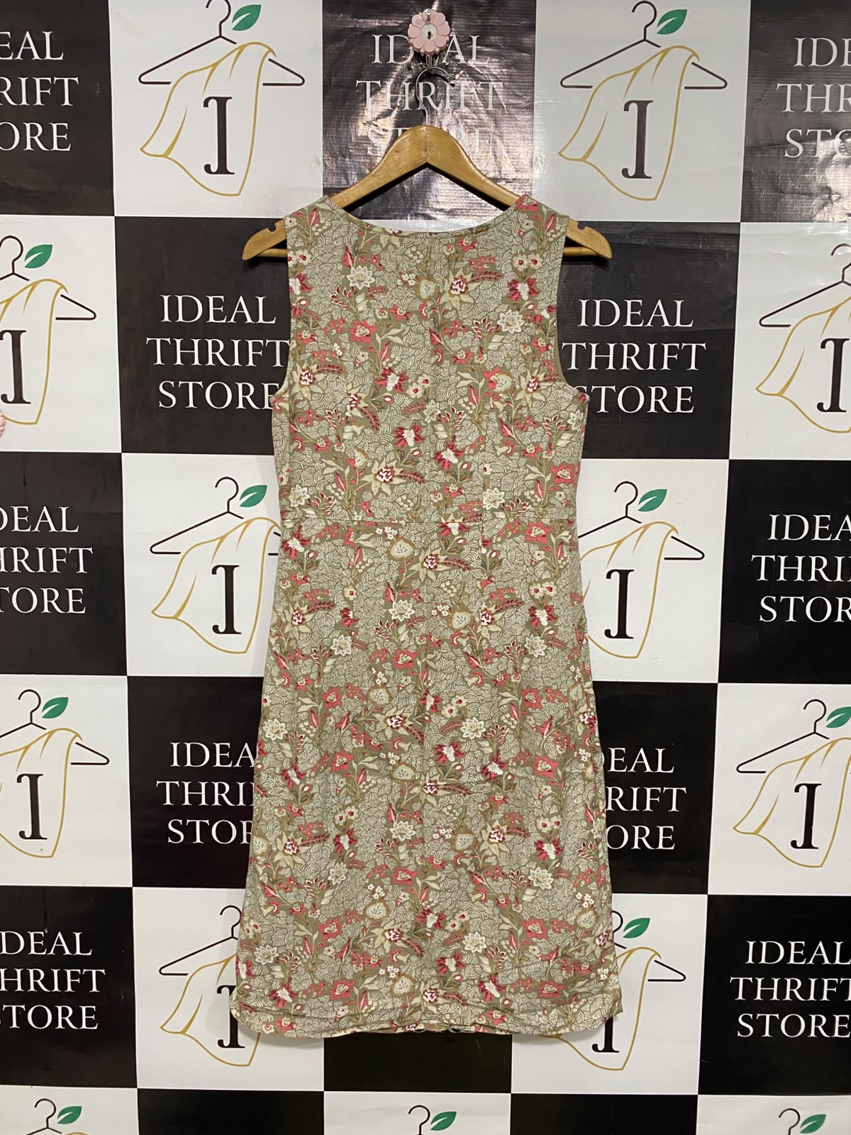 MAINE |M| BUST 18| A54| OLIVE AND RED FLORAL-PRINT MAINE SLEEVELESS TECHNICAL UTILITY DRESS