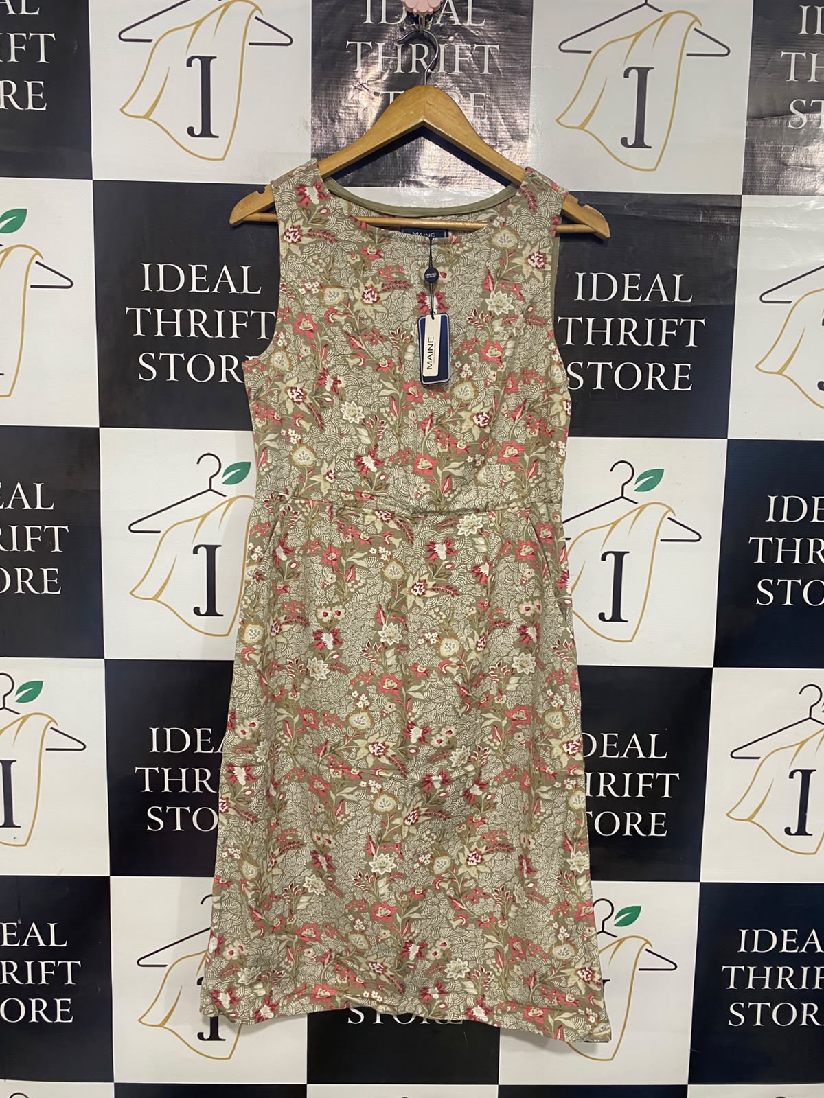 MAINE |M| BUST 18| A54| OLIVE AND RED FLORAL-PRINT MAINE SLEEVELESS TECHNICAL UTILITY DRESS