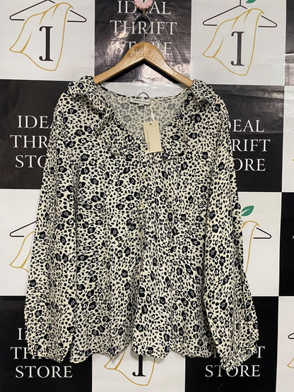 CAPSULE |XL| BUST 24| A53| BLACK AND WHITE ANIMAL-PRINT RUFFLE-COLLAR TECHNICAL UTILITY BLOUSE