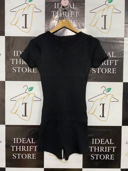 BEGINNING BOUTIQUE |S| BUST 14| A55| BLACK RIBBED KEYHOLE SHORT-SLEEVE TECHNICAL UTILITY ROMPER