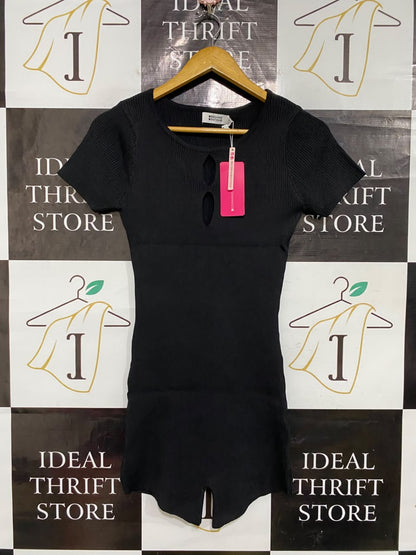 BEGINNING BOUTIQUE |S| BUST 14| A55| BLACK RIBBED KEYHOLE SHORT-SLEEVE TECHNICAL UTILITY ROMPER
