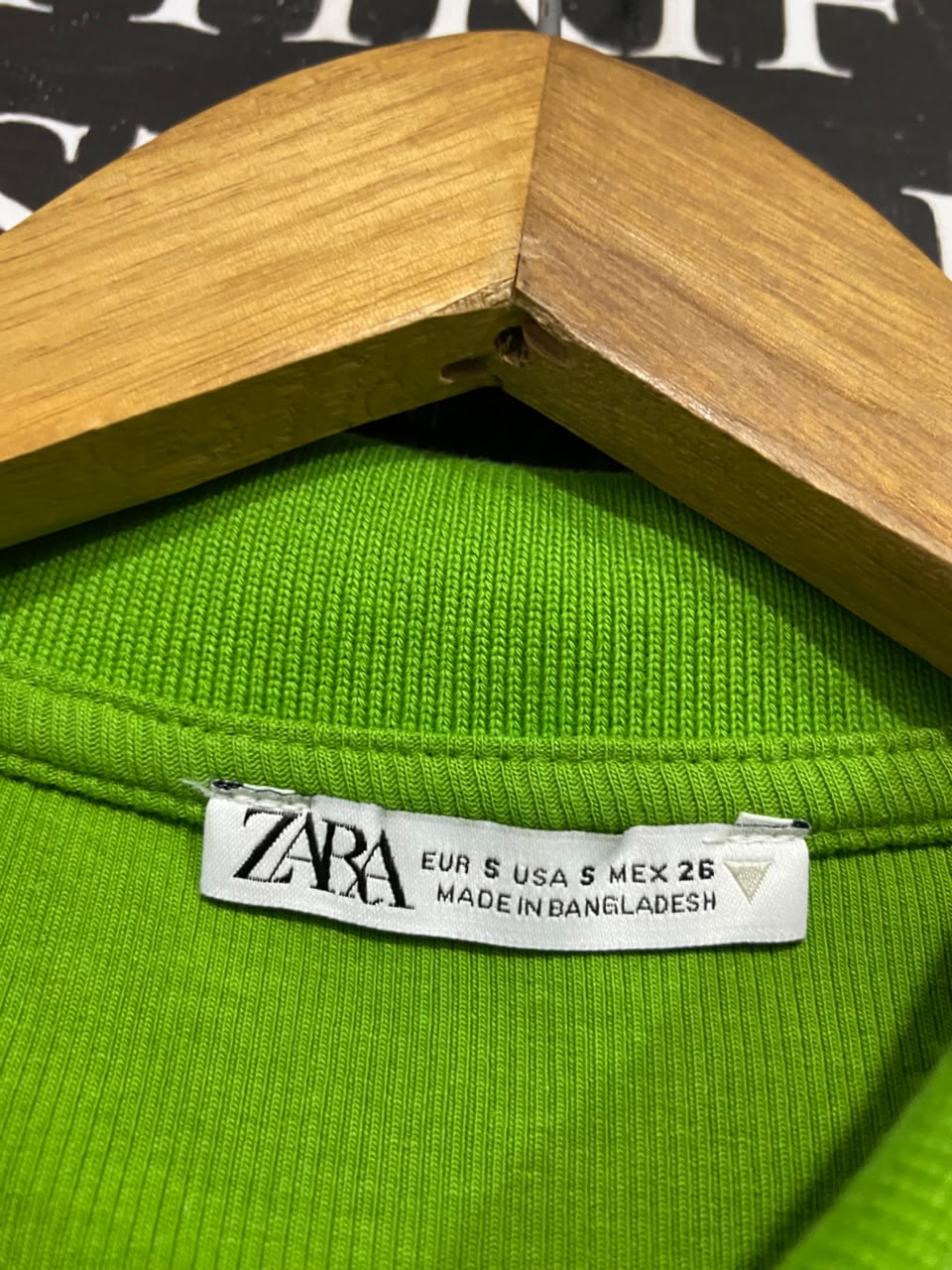 ZARA |S| BUST 14| A54| LIME GREEN LONG-SLEEVE RUFFLED BUTTON-FRONT TECHNICAL UTILITY POLO SHIRT
