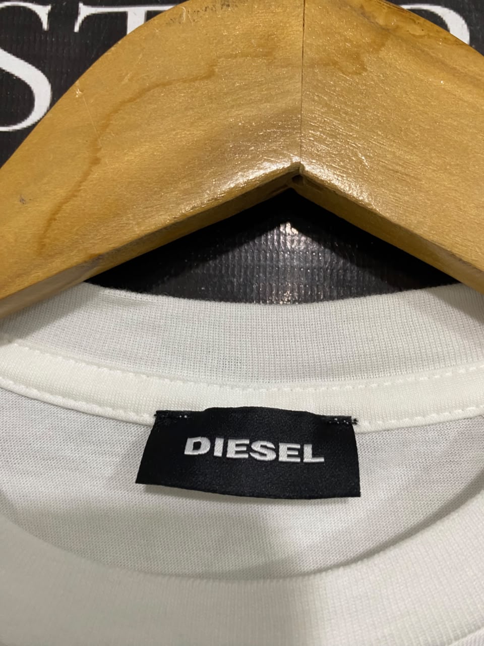 DIESEL |M| BUST 17| A54| WHITE LOGO SHORT-SLEEVE TECHNICAL UTILITY T-SHIRT