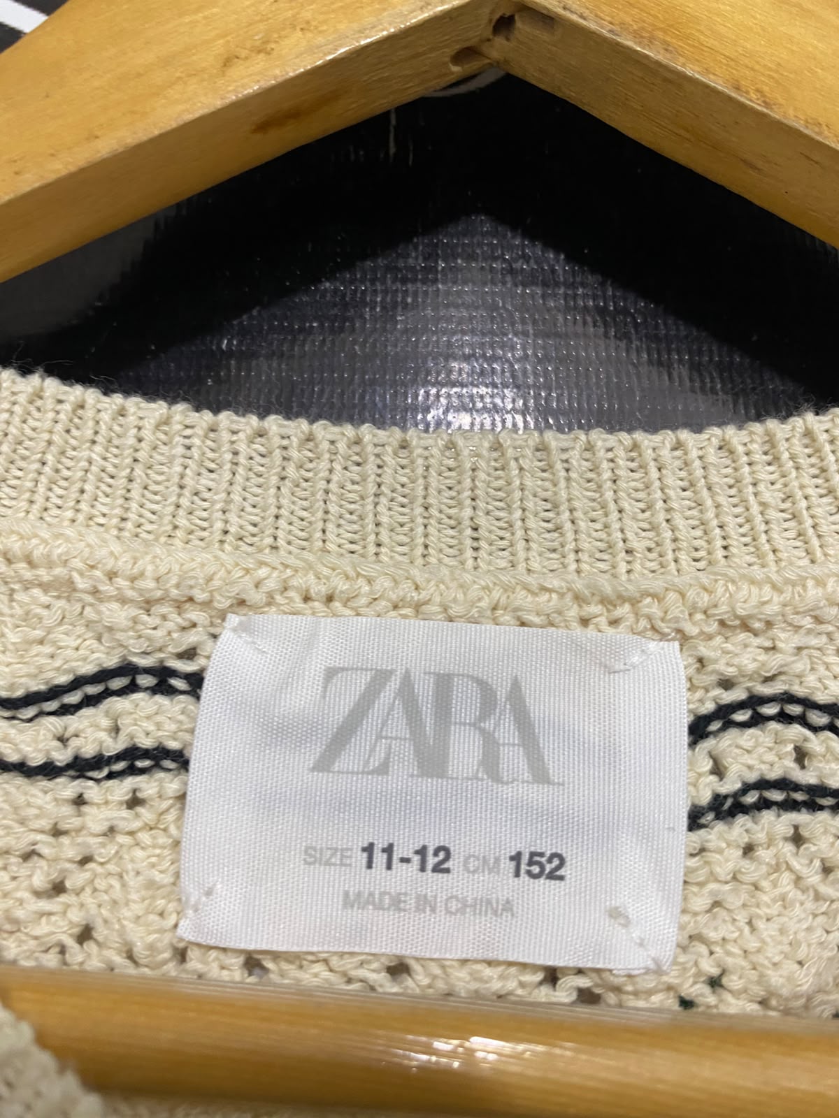 ZARA |XS| BUST 18| A56| OFF-WHITE AND BLACK STRIPED SHORT-SLEEVE TECHNICAL UTILITY SWEATER