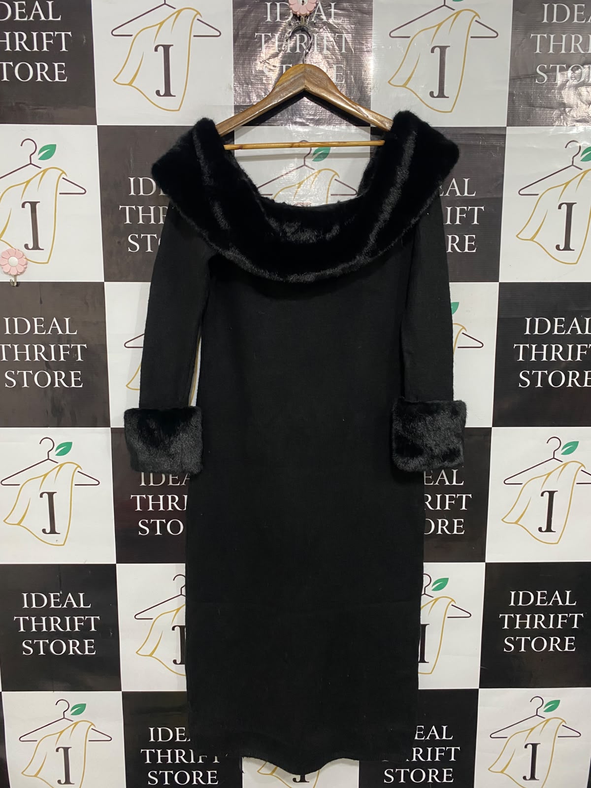 H&M |XL| BUST 19| A55| BLACK OFF-SHOULDER FAUX-FUR TRIM TECHNICAL UTILITY MIDI DRESS