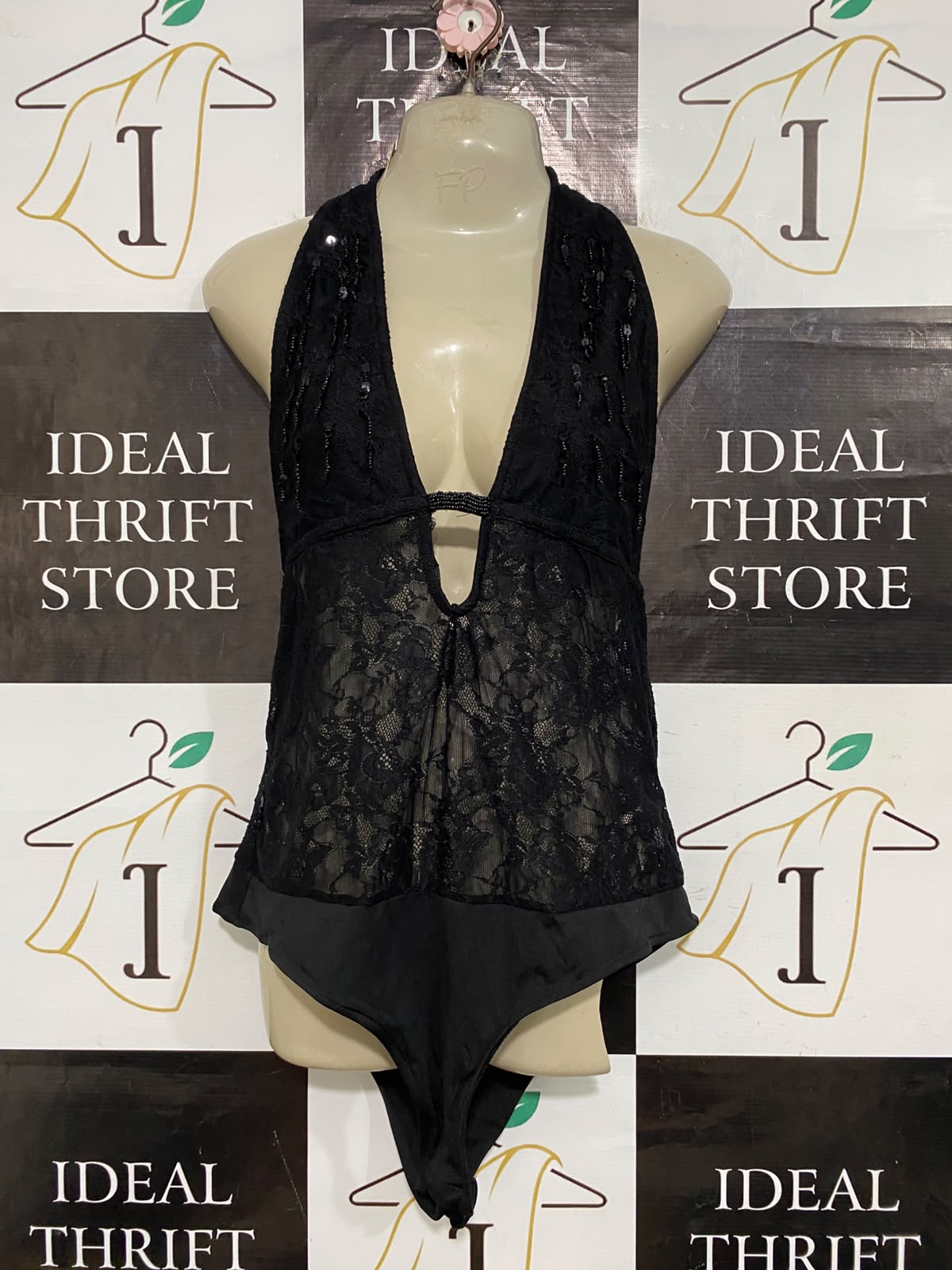 PULL & BEAR |L| BUST 14| A56| BLACK LACE AND SEQUIN HALTER TECHNICAL UTILITY BODYSUIT