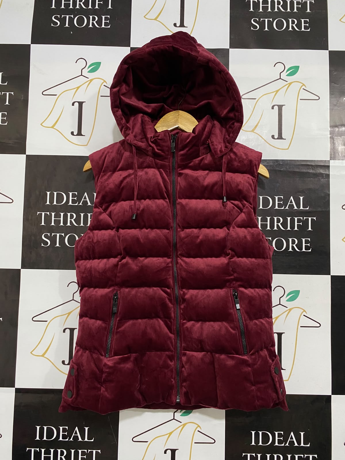 ENGINE |M| BUST 20| A56| BURGUNDY VELVET HOODED PUFFER VEST TECHNICAL UTILITY OUTERWEAR