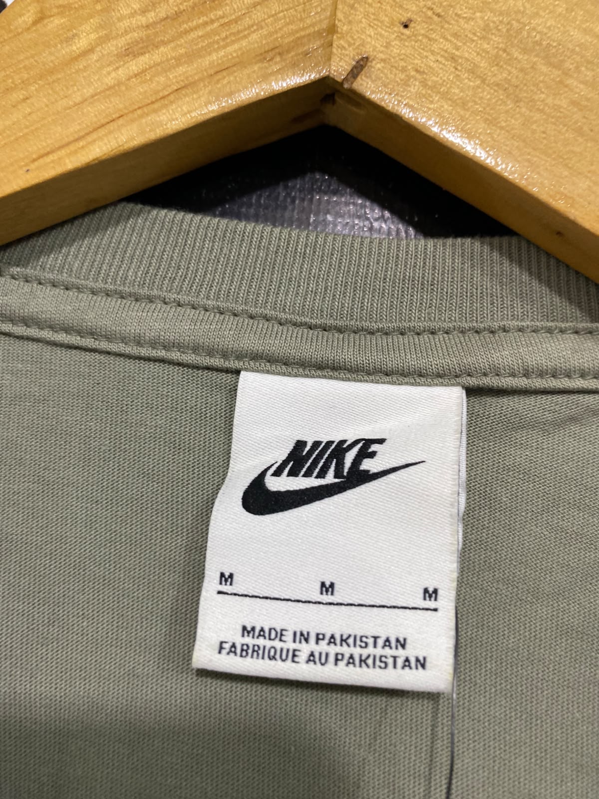 NIKE |M| BUST 20| A57| SAGE GREEN LOGO-PRINT TECHNICAL UTILITY CROP T-SHIRT