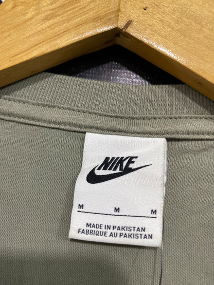 NIKE |M| BUST 20| A57| SAGE GREEN LOGO-PRINT TECHNICAL UTILITY CROP T-SHIRT
