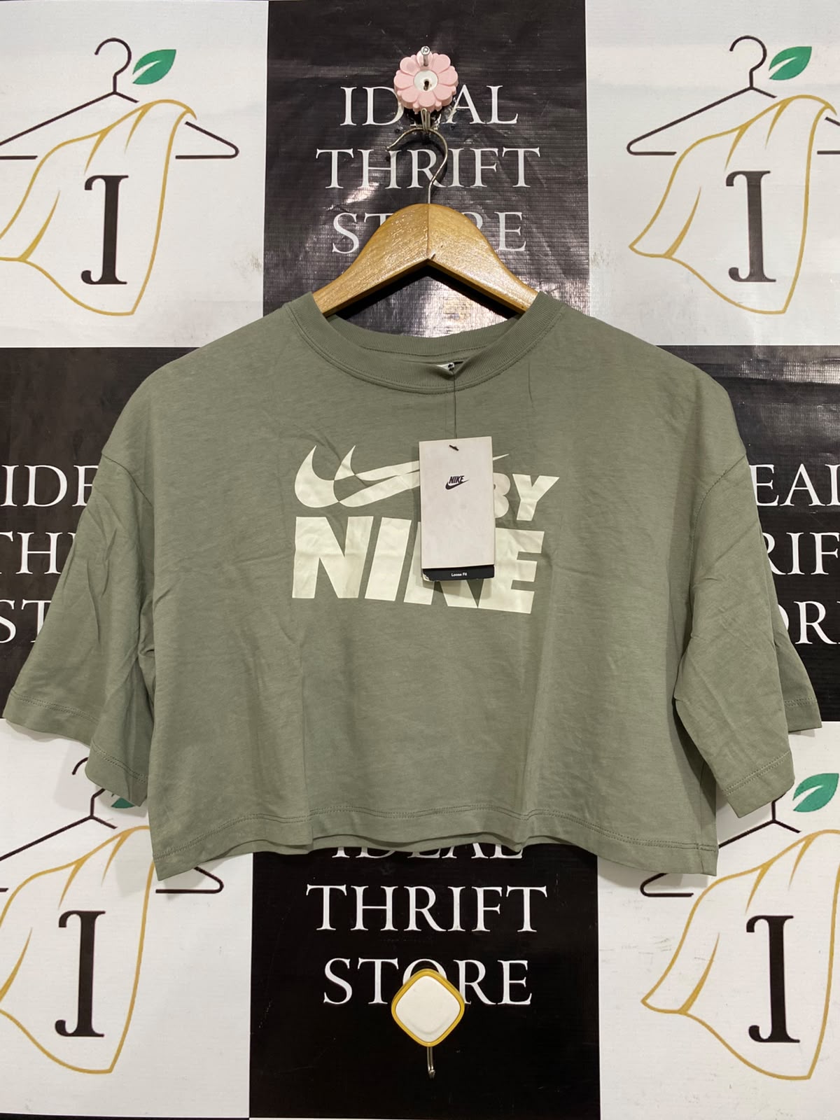 NIKE |M| BUST 20| A57| SAGE GREEN LOGO-PRINT TECHNICAL UTILITY CROP T-SHIRT