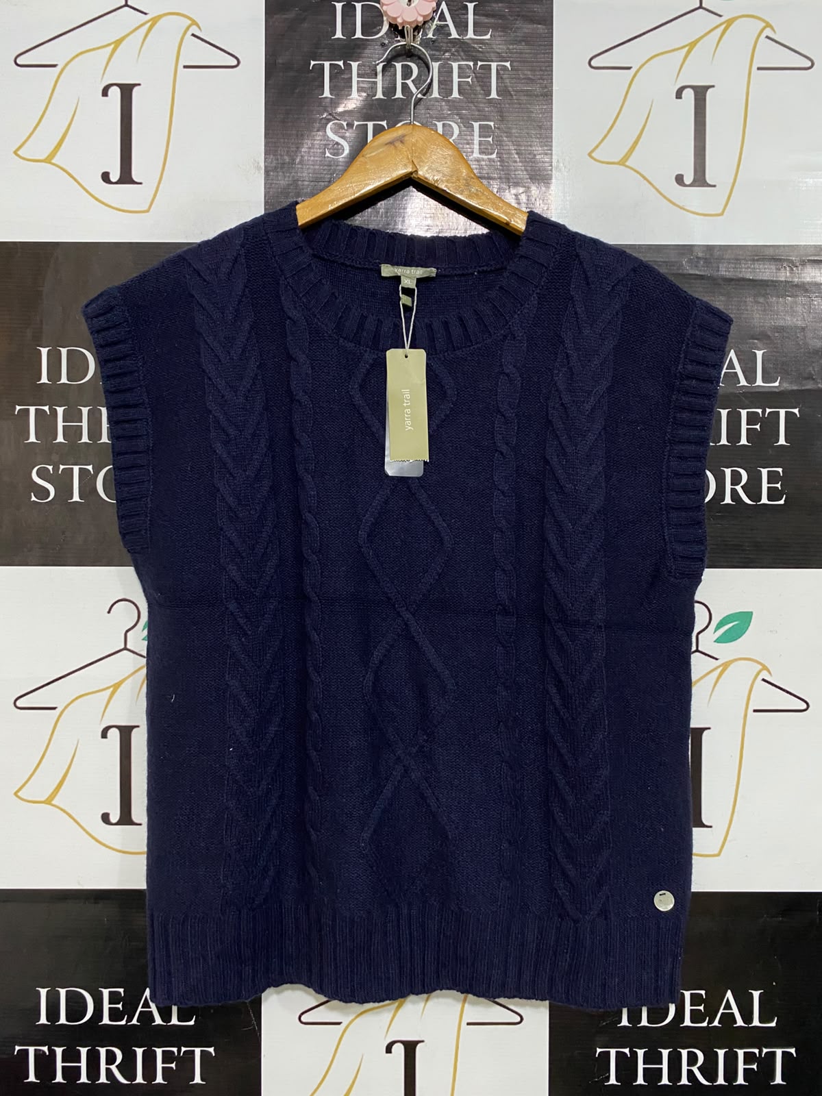 YARRA TRAIL |XL| BUST 23| A58| NAVY BLUE CABLE-KNIT SLEEVELESS TECHNICAL UTILITY VEST