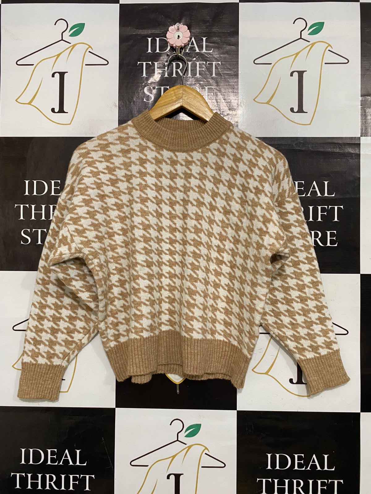 |M| BUST 22| A58| CAMEL & WHITE HOUNDSTOOTH MOCK-NECK TECHNICAL UTILITY SWEATER