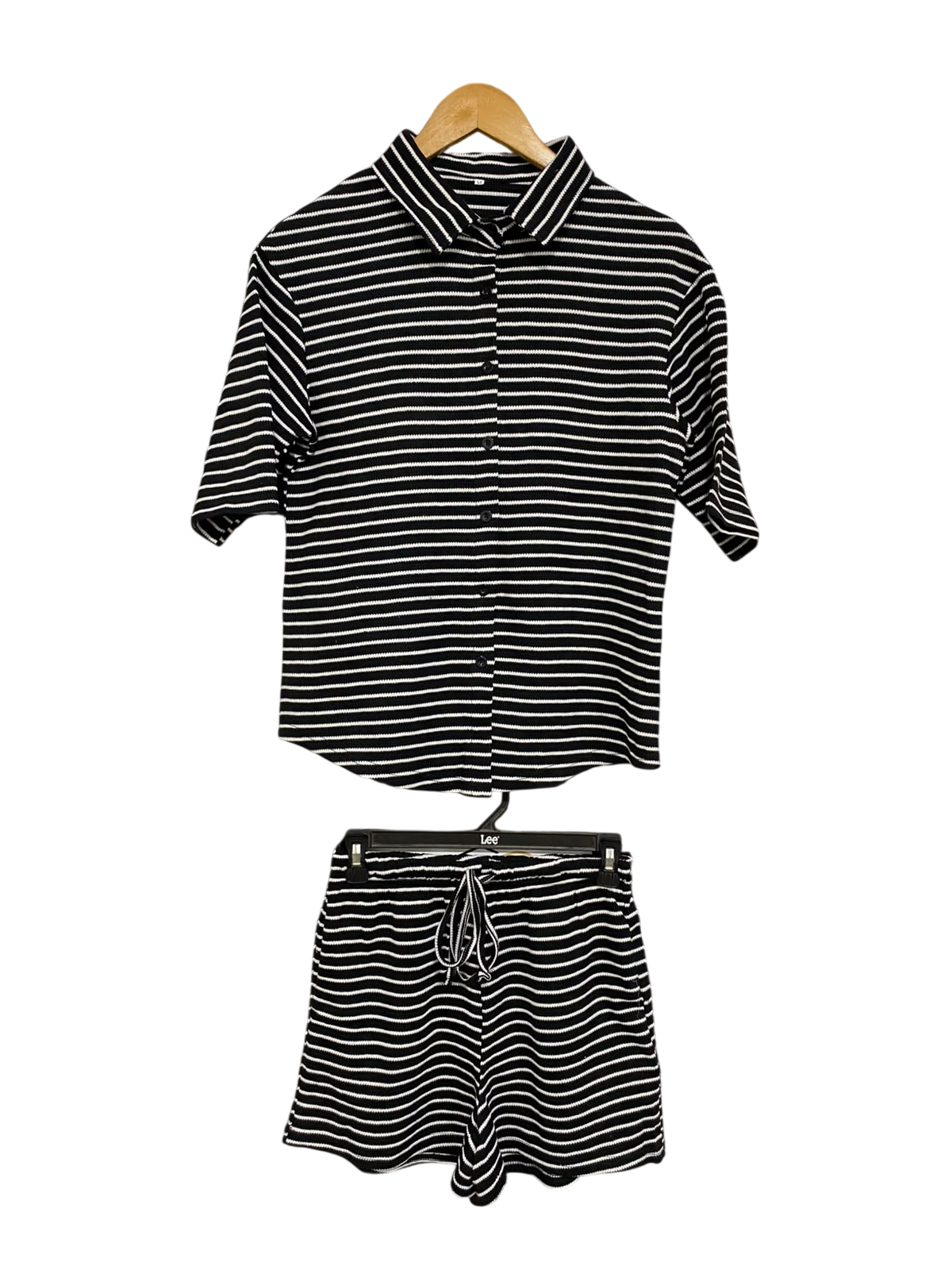 |M| A58| BLACK & WHITE STRIPED BUTTON-DOWN SHIRT AND SHORTS TECHNICAL UTILITY SET