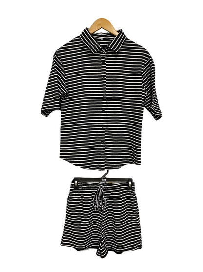 |M| A58| BLACK & WHITE STRIPED BUTTON-DOWN SHIRT AND SHORTS TECHNICAL UTILITY SET