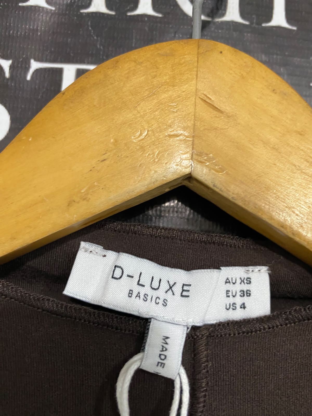 D LUXE |XS| BUST 15| A59| BROWN EXPOSED-SEAM TECHNICAL UTILITY LONG-SLEEVE TOP
