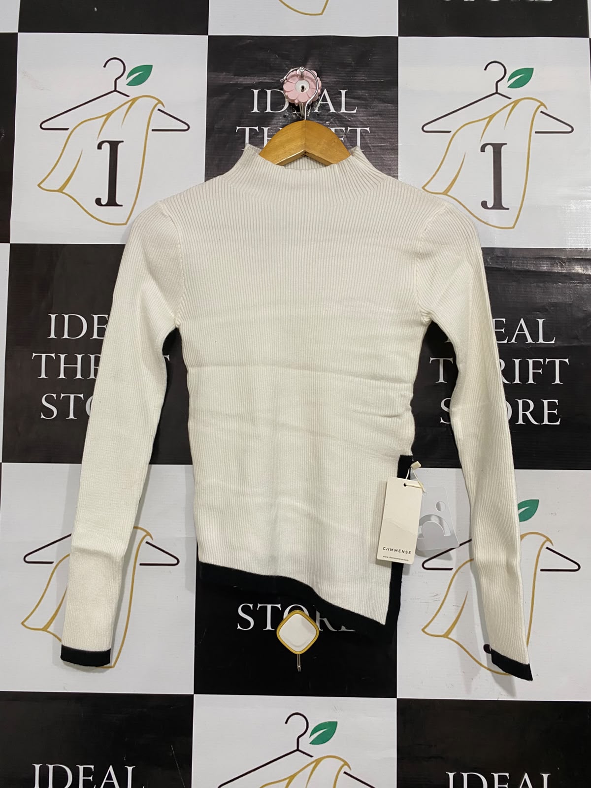COMMENSE |S| BUST 14| A59| WHITE & BLACK ASYMMETRIC MOCK-NECK TECHNICAL UTILITY LONG-SLEEVE TOP