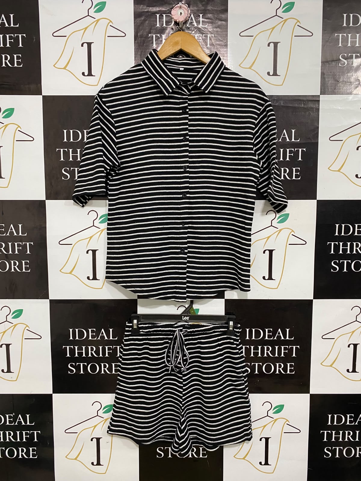 |M| A58| BLACK & WHITE STRIPED BUTTON-DOWN SHIRT AND SHORTS TECHNICAL UTILITY SET