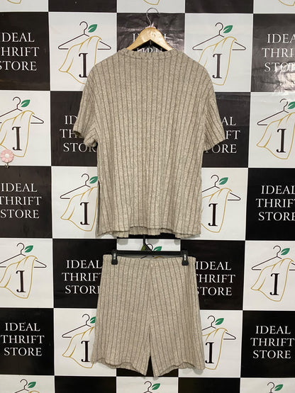 SHEIN |L| A59| BEIGE RIBBED SHORT-SLEEVE TOP AND SHORTS TECHNICAL UTILITY SET
