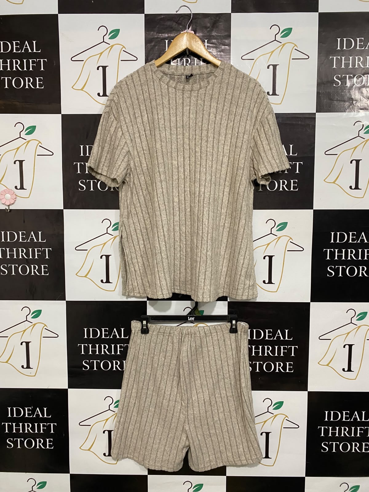 SHEIN |L| A59| BEIGE RIBBED SHORT-SLEEVE TOP AND SHORTS TECHNICAL UTILITY SET