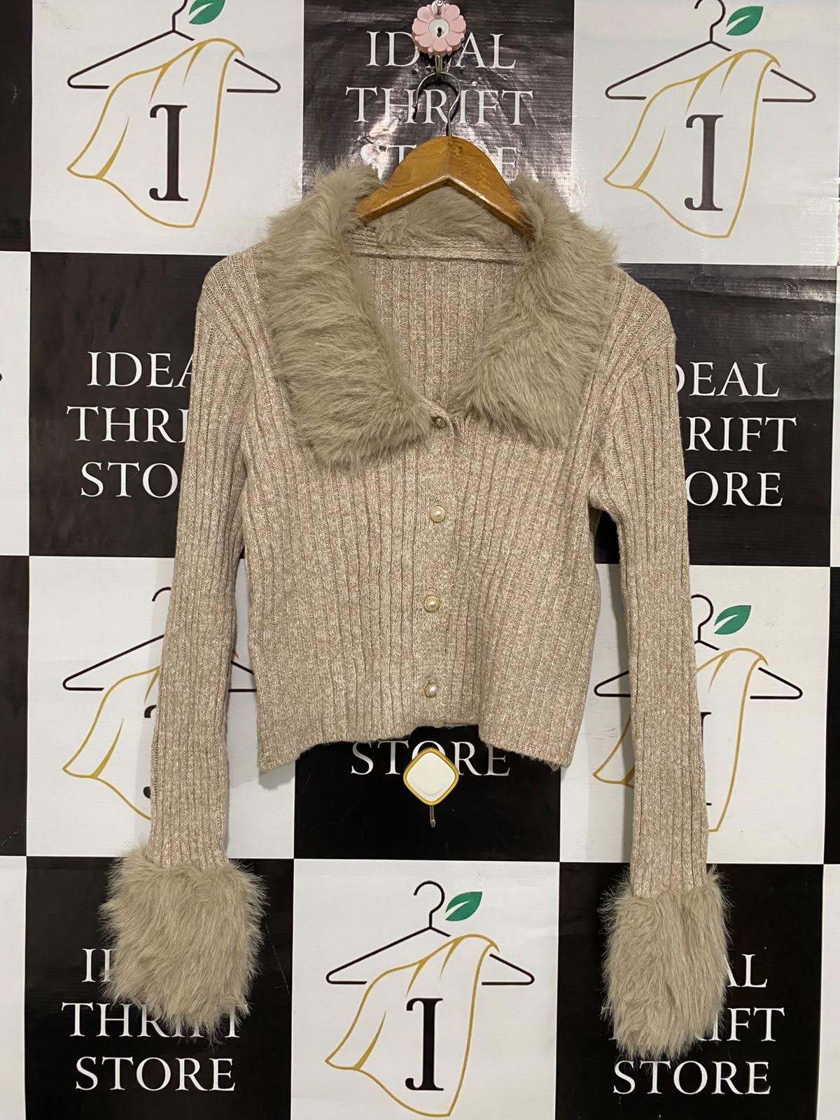 SHEIN |L| BUST 17| A59| BEIGE RIBBED FAUX-FUR TRIM BUTTON-FRONT TECHNICAL UTILITY CARDIGAN TOP