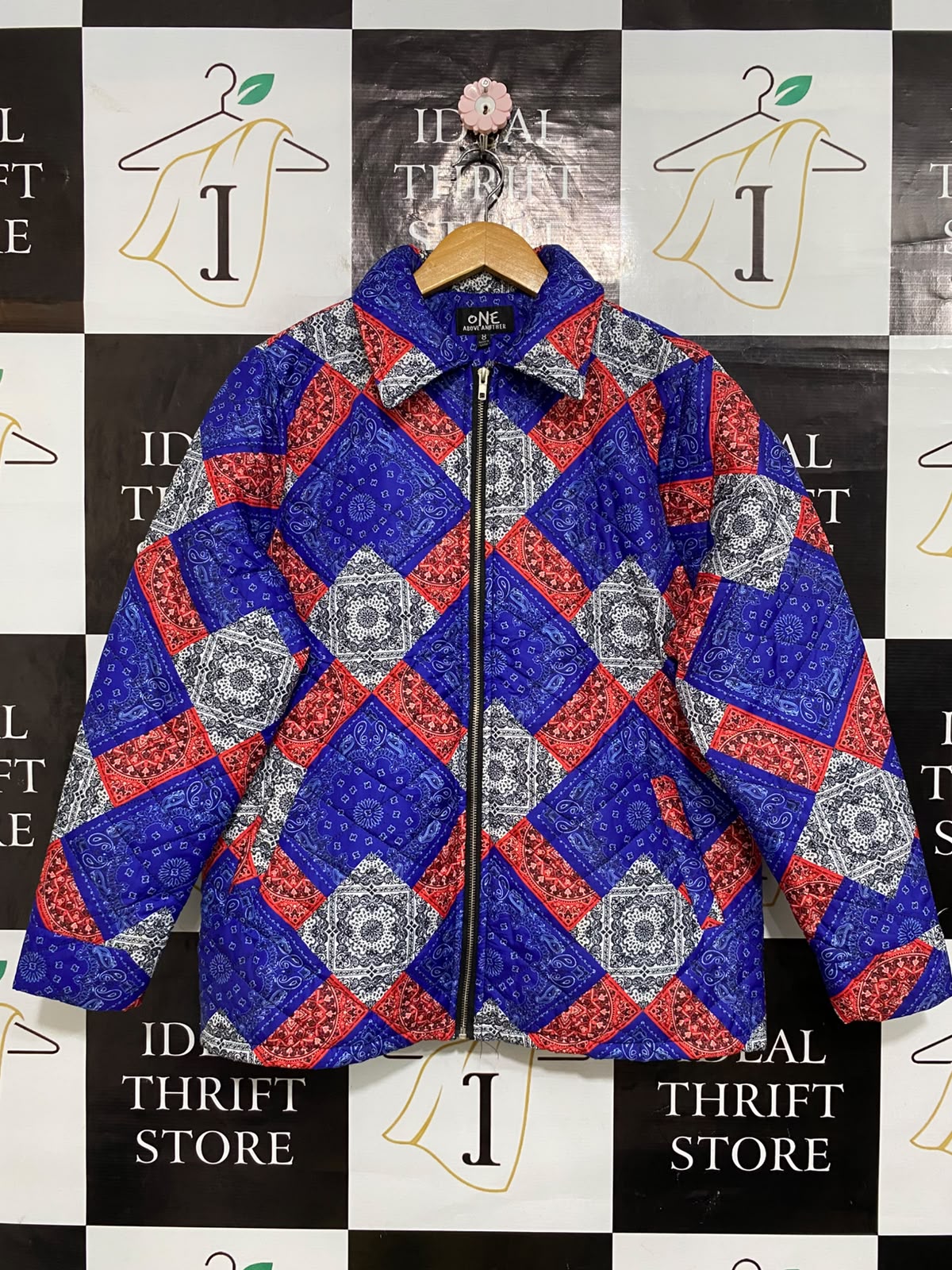 ONE |S| BUST 22| A61| MULTICOLOR BANDANA-PRINT QUILTED TECHNICAL UTILITY JACKET