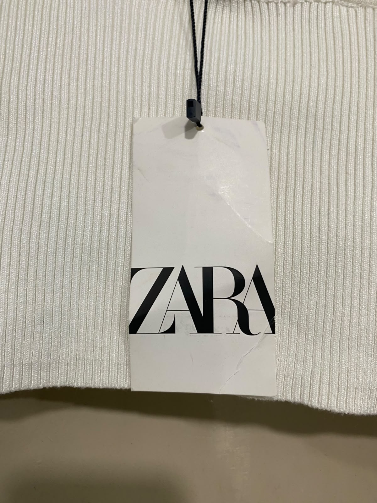 ZARA |S| BUST 15| A60| WHITE RIBBED SPAGHETTI-STRAP TECHNICAL UTILITY CROP TOP