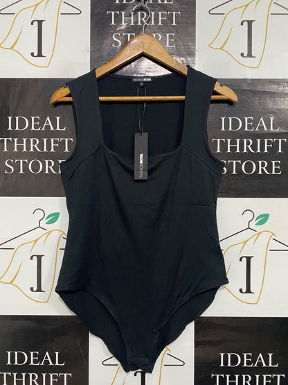FASHION NOVA |S| BUST 17| A60| BLACK SQUARED-NECK SLEEVELESS TECHNICAL UTILITY BODYSUIT