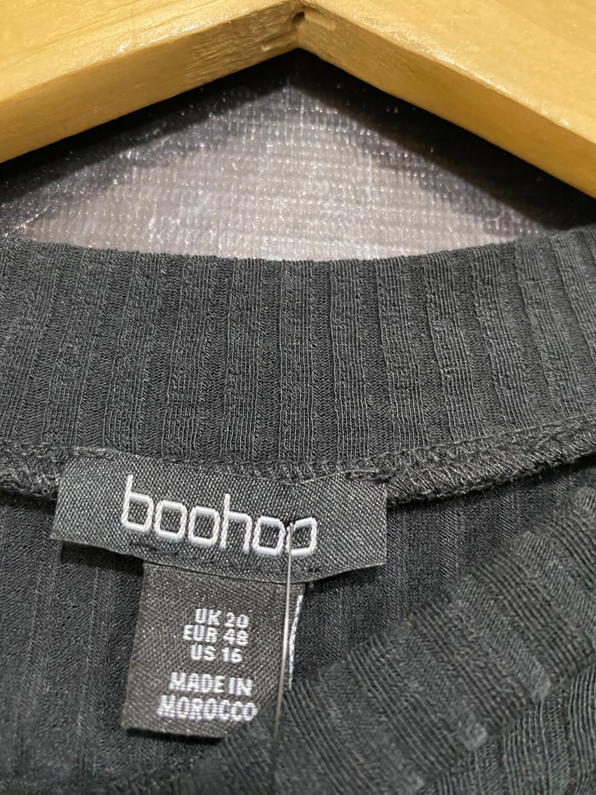 BOOHOO |M| BUST 18| A62| BLACK CUTOUT-DETAIL LONG-SLEEVE TECHNICAL UTILITY TOP