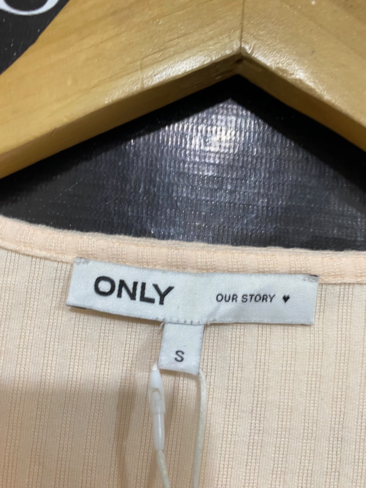 ONLY |S| BUST 15| A61| PEACH LONG-SLEEVE CREWNECK RIBBED TECHNICAL UTILITY TOP