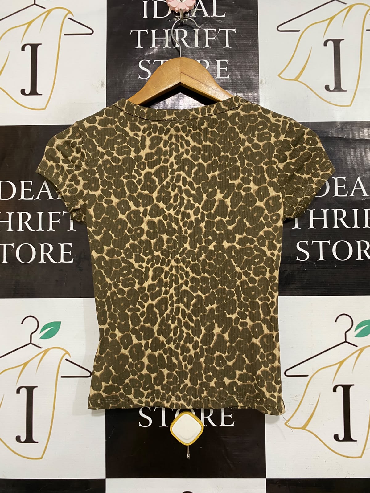 COTTON ON |XS| BUST 13| A61| ANIMAL-PRINT SNAP-FRONT RIBBED TECHNICAL UTILITY T-SHIRT