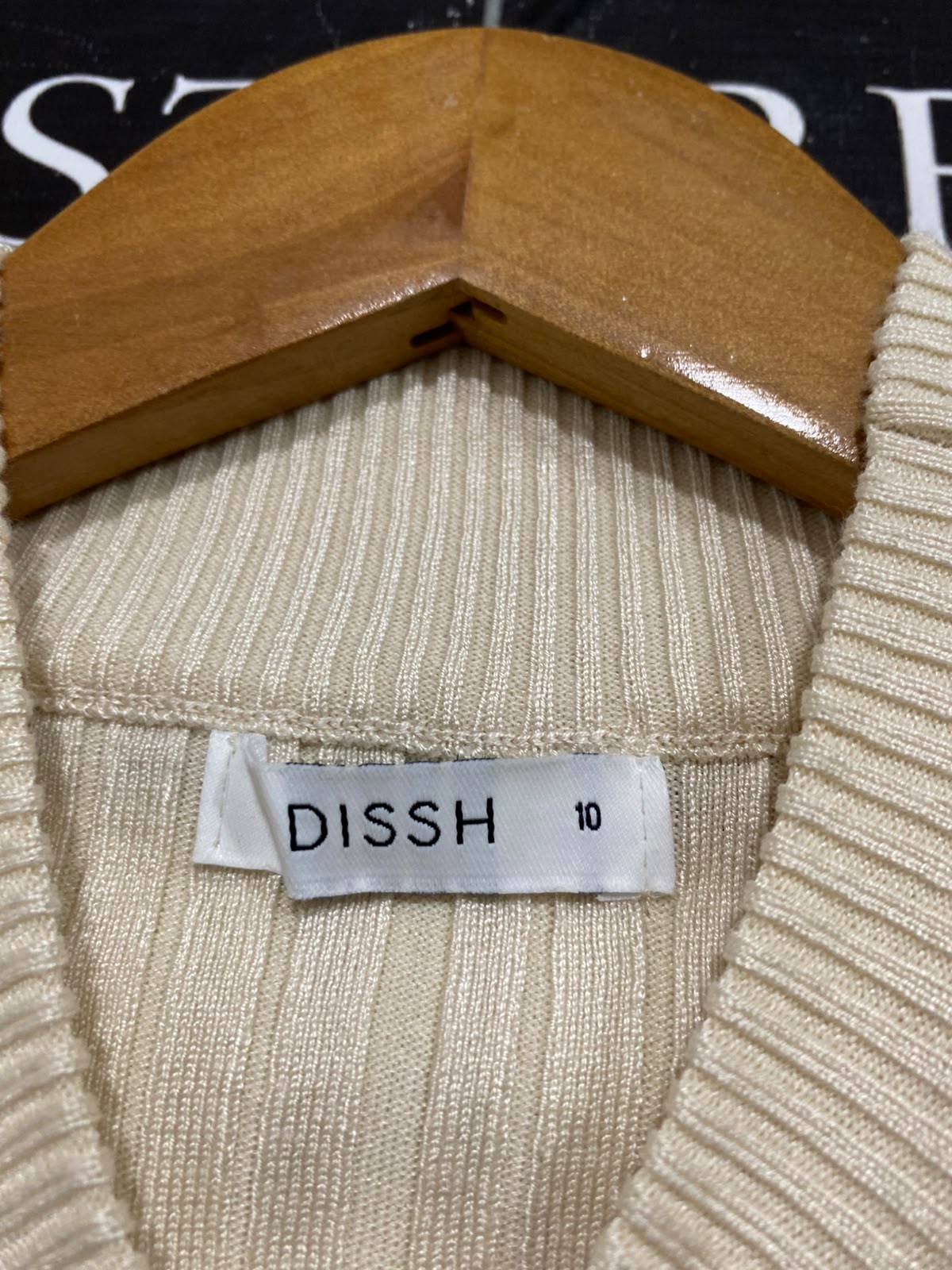 DISSH |S| BUST 14| A63| BEIGE MOCK-NECK RIBBED TECHNICAL UTILITY CROP TOP
