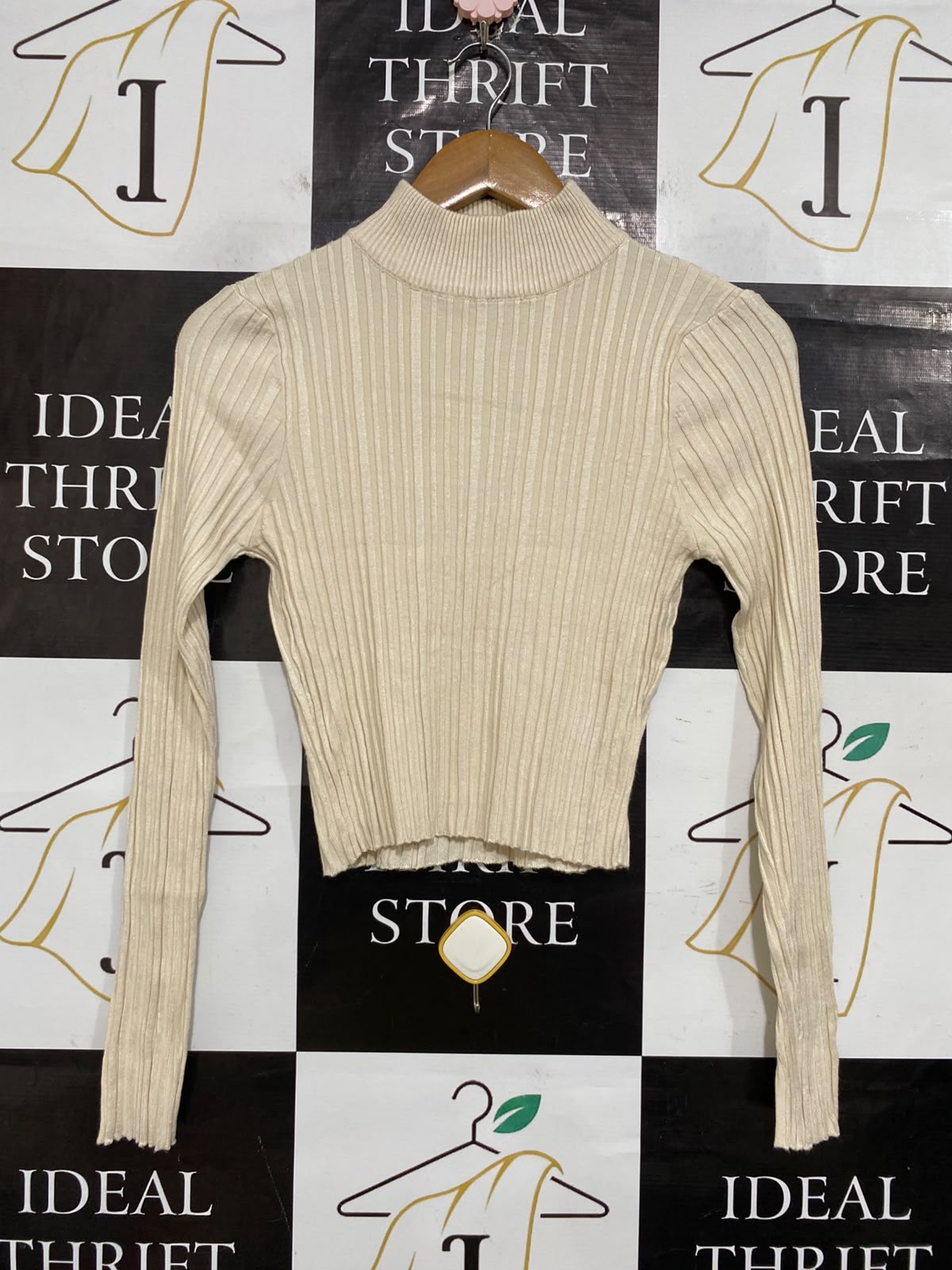 DISSH |S| BUST 14| A63| BEIGE MOCK-NECK RIBBED TECHNICAL UTILITY CROP TOP