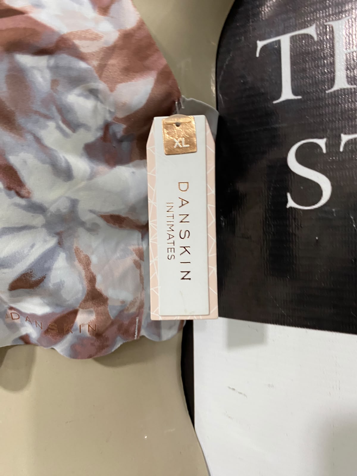 DANSKIN |XL| BUST 17| A62| BROWN AND WHITE FLORAL SCALLOPED TECHNICAL UTILITY CROP TOP