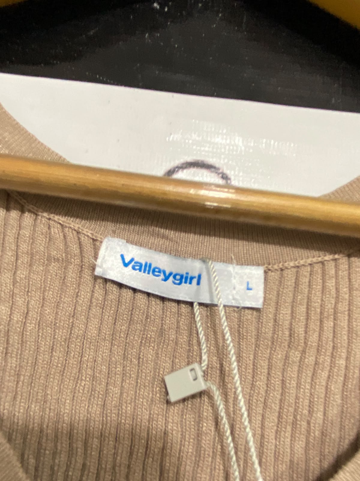 VALLEY GIRL |XS| BUST 13| A63| BEIGE RIBBED BUTTON-FRONT TECHNICAL UTILITY CROP TOP