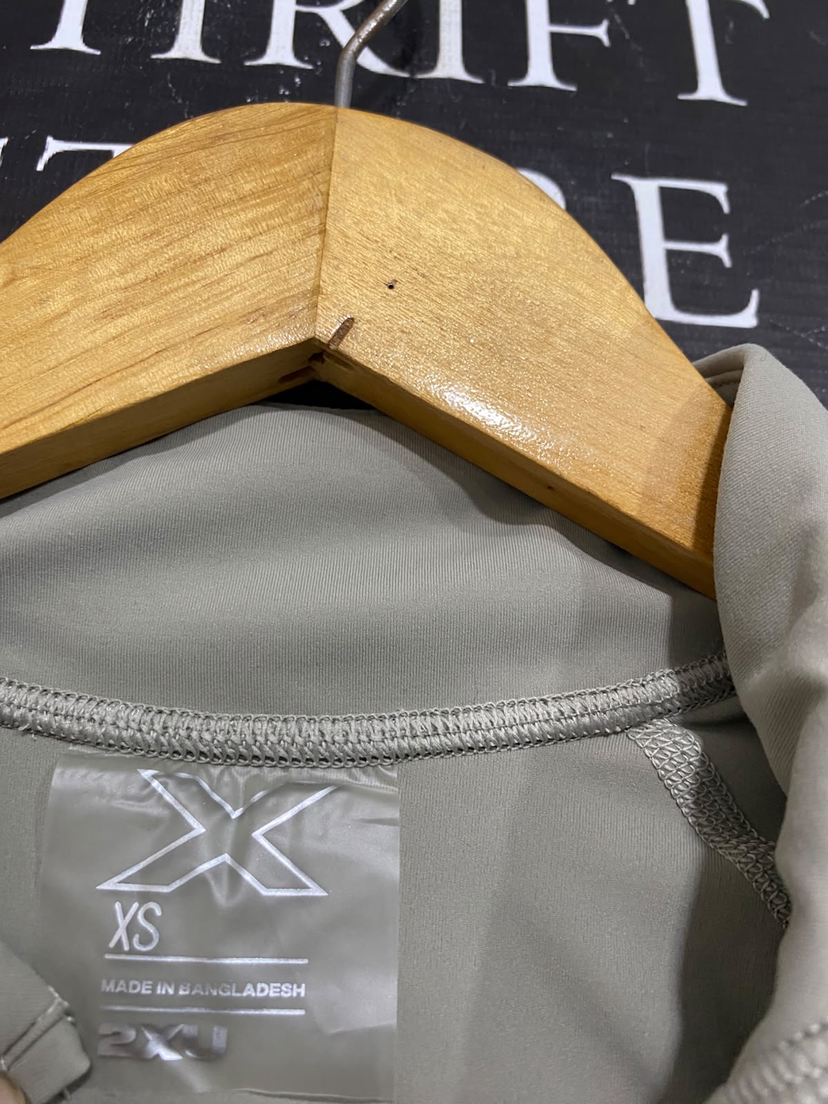 2XU |XS| BUST 15| A63| OLIVE GREEN HALF-ZIP TECHNICAL UTILITY CROP TEE