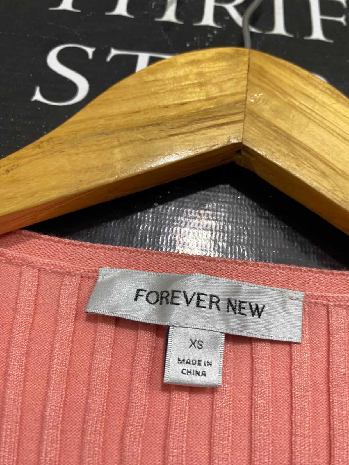 FOREVER NEW |XS| BUST 13| A63| PEACH RIBBED V-NECK TECHNICAL UTILITY SWEATER