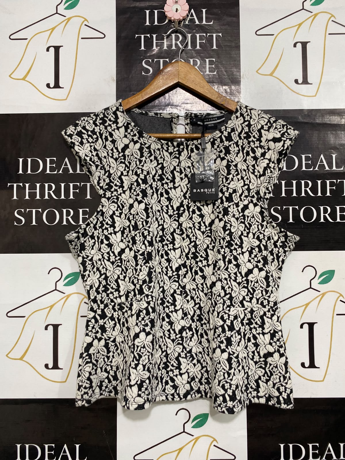 BASQUE |M| BUST 19| A63| BLACK AND WHITE FLORAL BROCADE TECHNICAL UTILITY PEPLUM TOP
