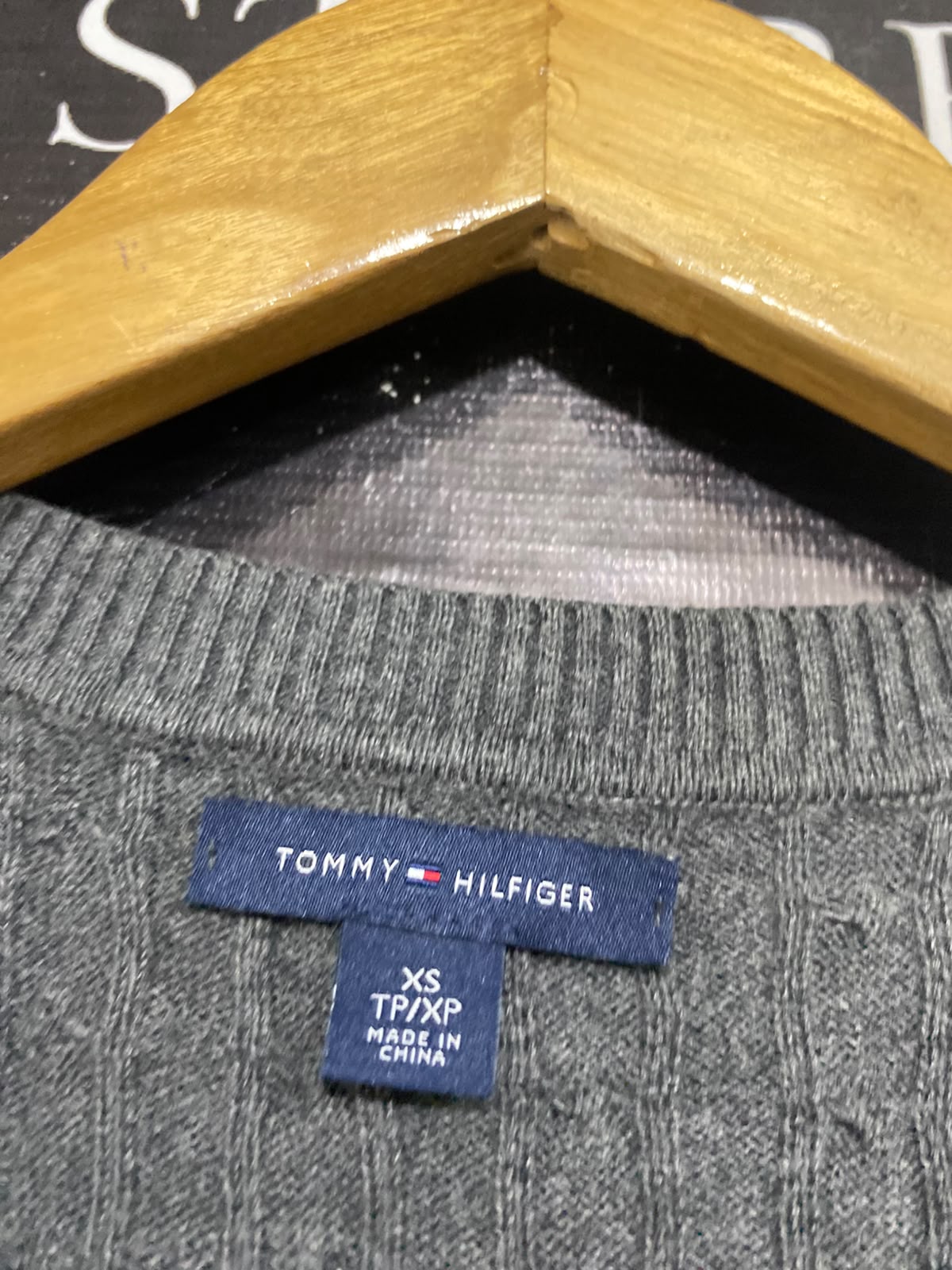 TOMMY HILFIGER |XS| BUST 17| A65| DARK GREY CABLE-KNIT V-NECK TECHNICAL UTILITY SWEATER