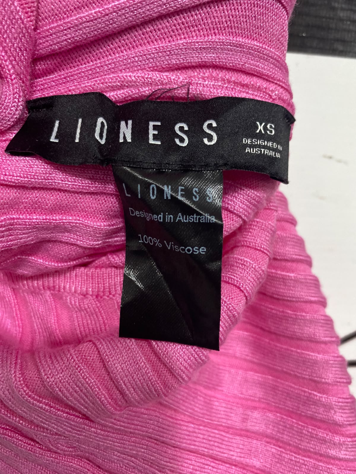 LIONESS |XS| BUST 12| A65| PINK CROSSOVER-NECK RIBBED TECHNICAL UTILITY DRESS