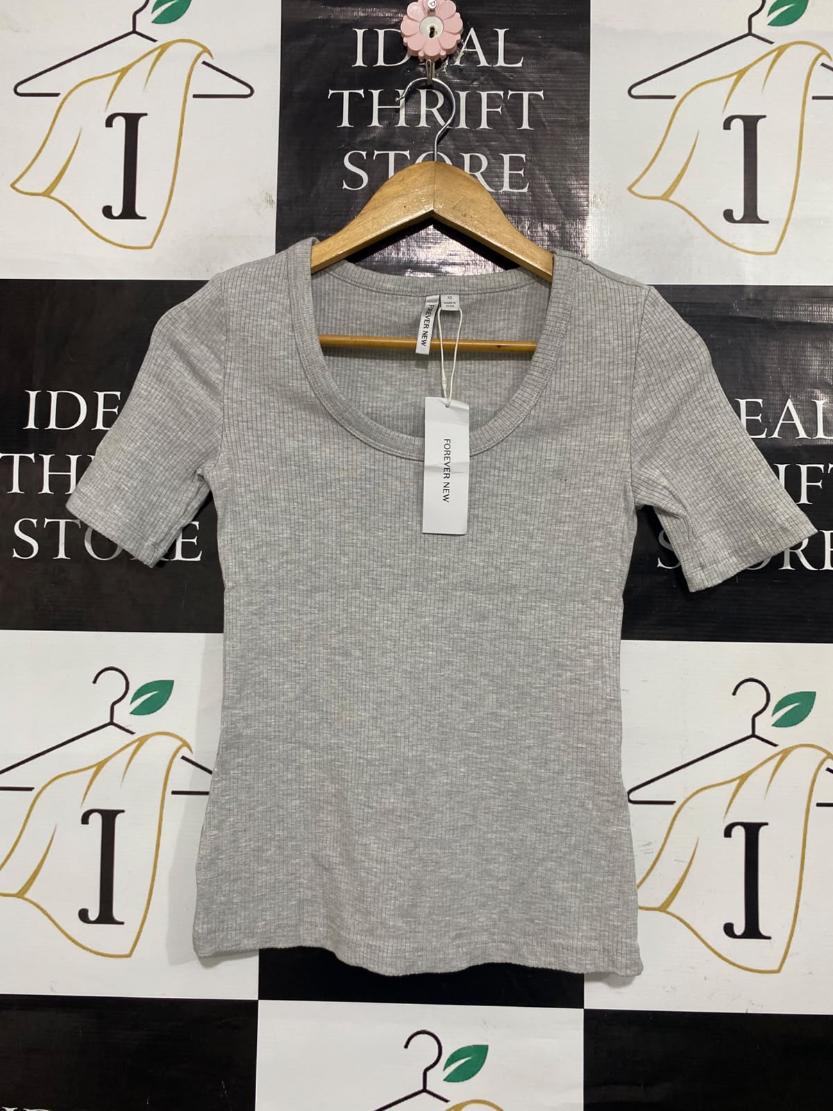 FOREVER NEW |XS| BUST 13| A65| GREY SCOOP-NECK RIBBED TECHNICAL UTILITY SHORT-SLEEVE TOP