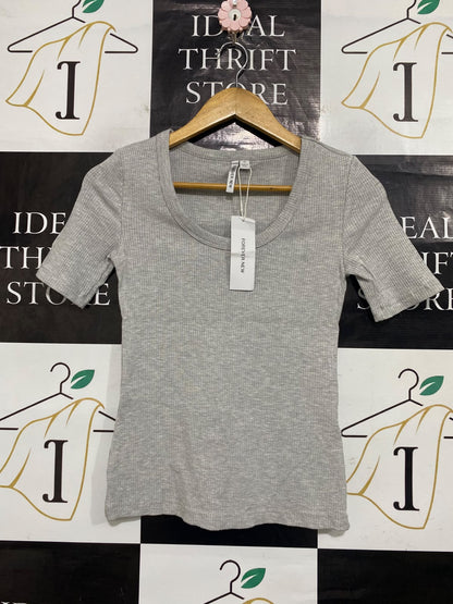 FOREVER NEW |XS| BUST 13| A65| GREY SCOOP-NECK RIBBED TECHNICAL UTILITY SHORT-SLEEVE TOP