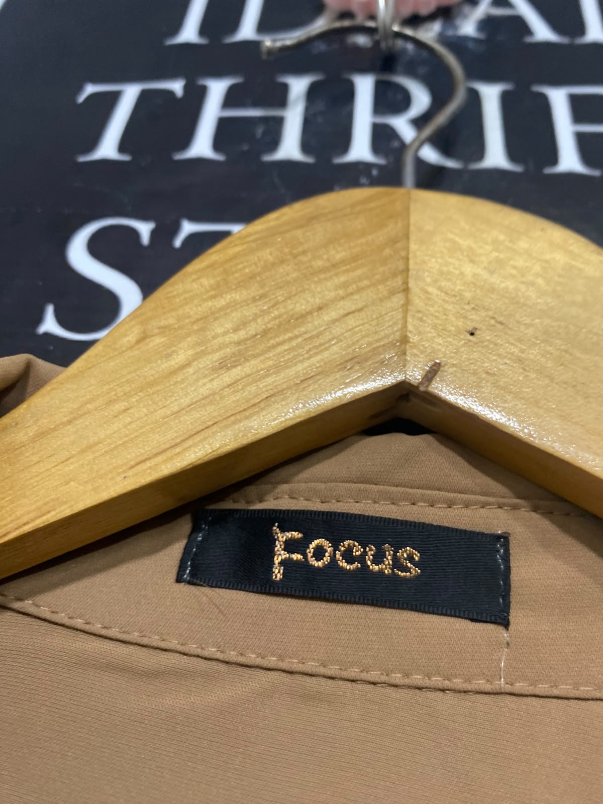 FOCUS |M| BUST 20| A65| CAMEL 3D FLORAL MESH-SLEEVE TECHNICAL UTILITY SHIRT