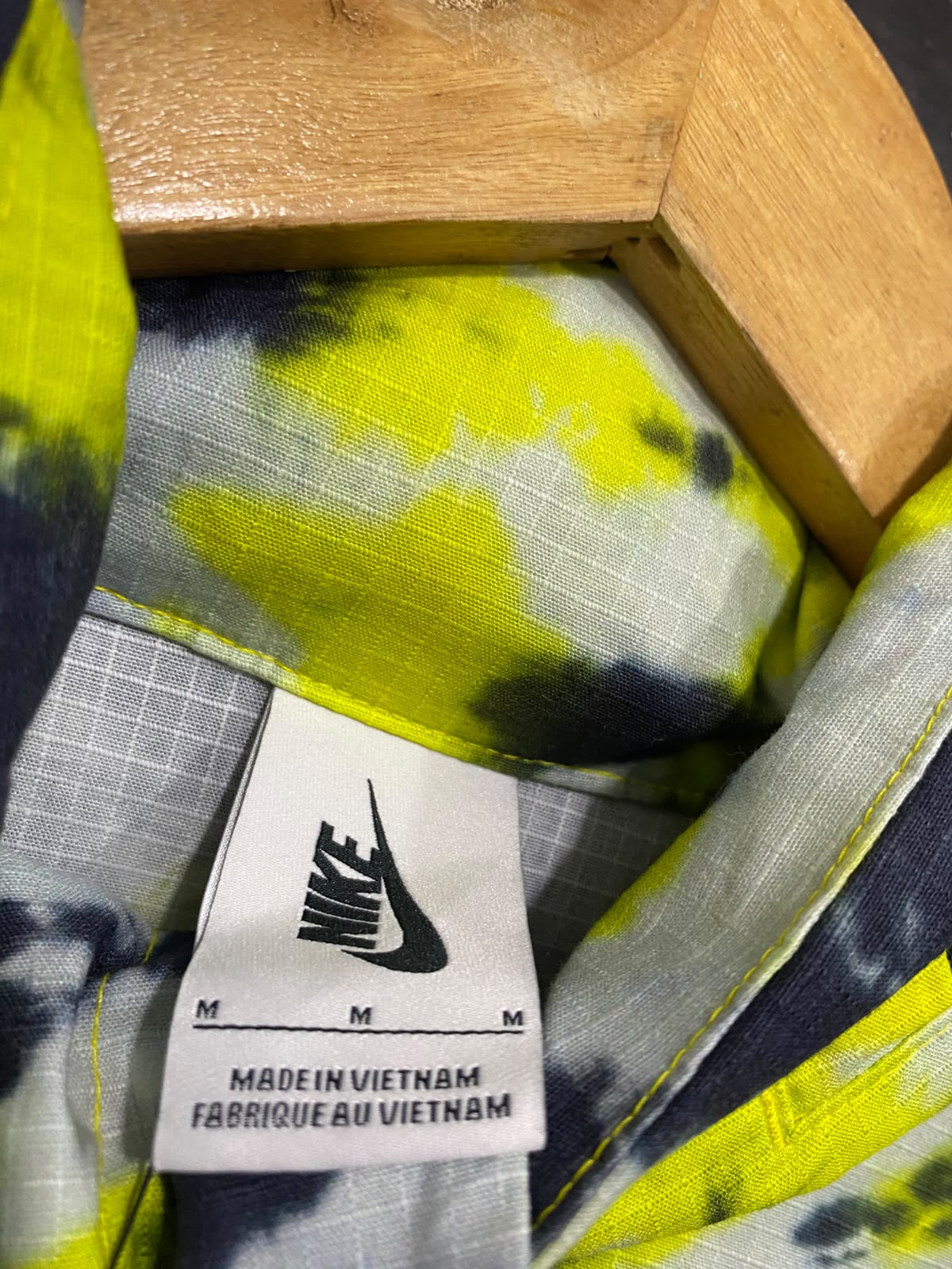 NIKE |M| BUST 20| A65| OFF-WHITE X NIKE YELLOW AND BLACK TIE-DYE MULTI-POCKET TECHNICAL UTILITY JACKET