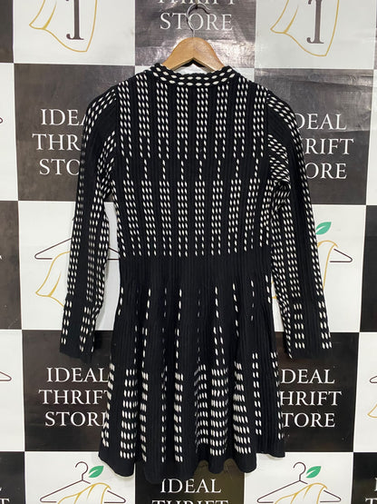 VG EDITION |L| BUST 15| A66| BLACK AND WHITE PATTERNED LONG-SLEEVE TECHNICAL UTILITY DRESS