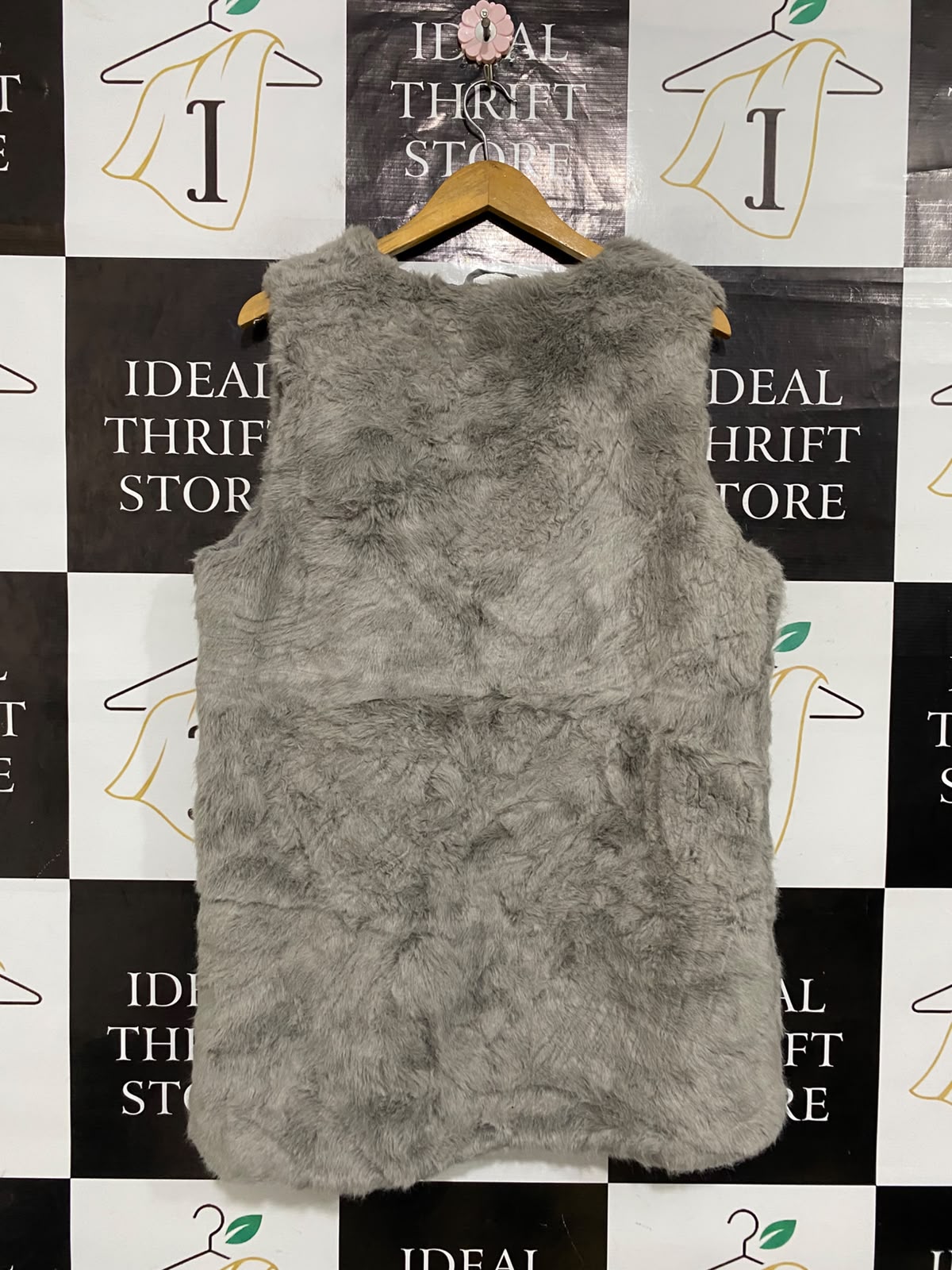 NEW LOOK |L| BUST 23| A66| GREY FAUX-FUR SLEEVELESS TECHNICAL UTILITY VEST