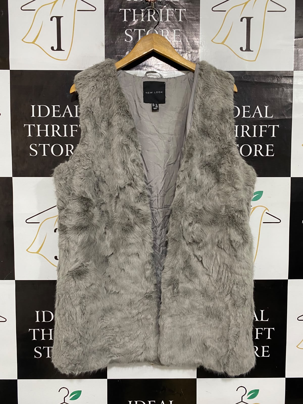 NEW LOOK |L| BUST 23| A66| GREY FAUX-FUR SLEEVELESS TECHNICAL UTILITY VEST